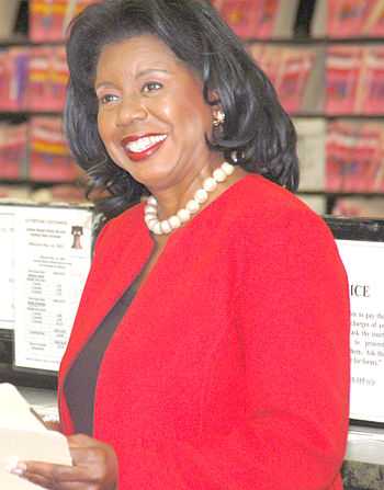 English: Circuit Court Clerk Dorothy Brown sta... English: Circuit Court Clerk Dorothy Brown sta...