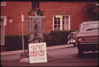 GASOLINE SHORTAGE - NARA - 548053