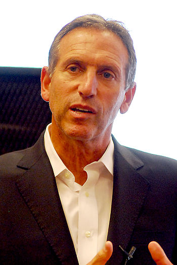 English: Starbucks CEO, Howard Schultz, book d... English: Starbucks CEO, Howard Schultz, book d...