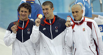 English: U.S. swimmer Michael Phelps shows off...