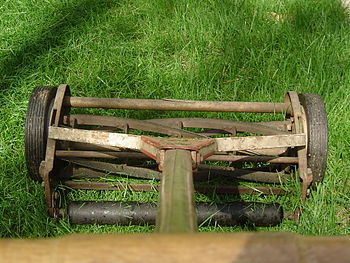 English: Reel lawn mower English: Reel lawn mower