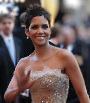 English: Actress Halle Berry at the 83rd Acade...